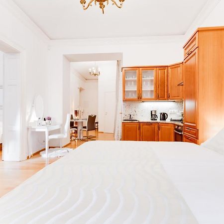 Wenceslas Square Royal Apartment Prag Exteriör bild