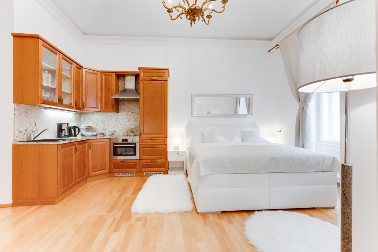 Wenceslas Square Royal Apartment Prag Exteriör bild