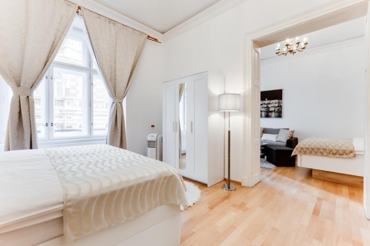 Wenceslas Square Royal Apartment Prag Exteriör bild