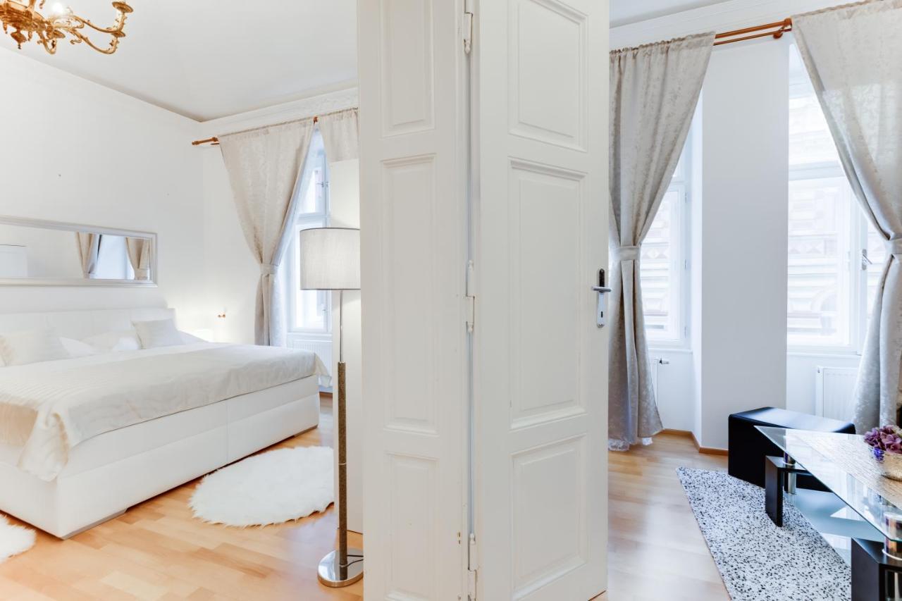 Wenceslas Square Royal Apartment Prag Exteriör bild