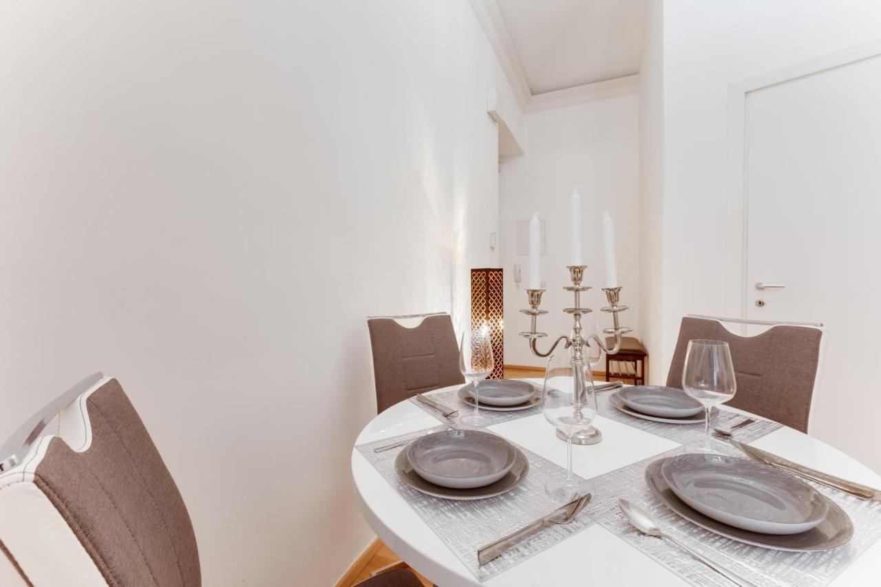 Wenceslas Square Royal Apartment Prag Exteriör bild