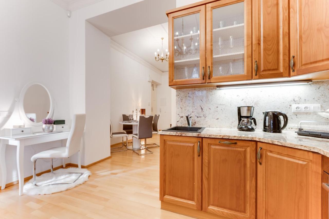 Wenceslas Square Royal Apartment Prag Exteriör bild