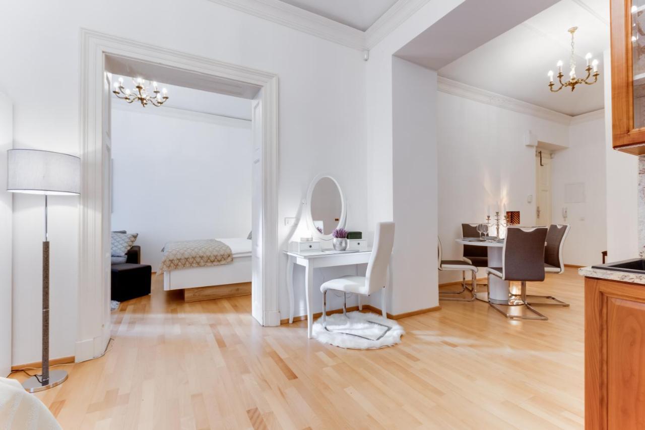 Wenceslas Square Royal Apartment Prag Exteriör bild